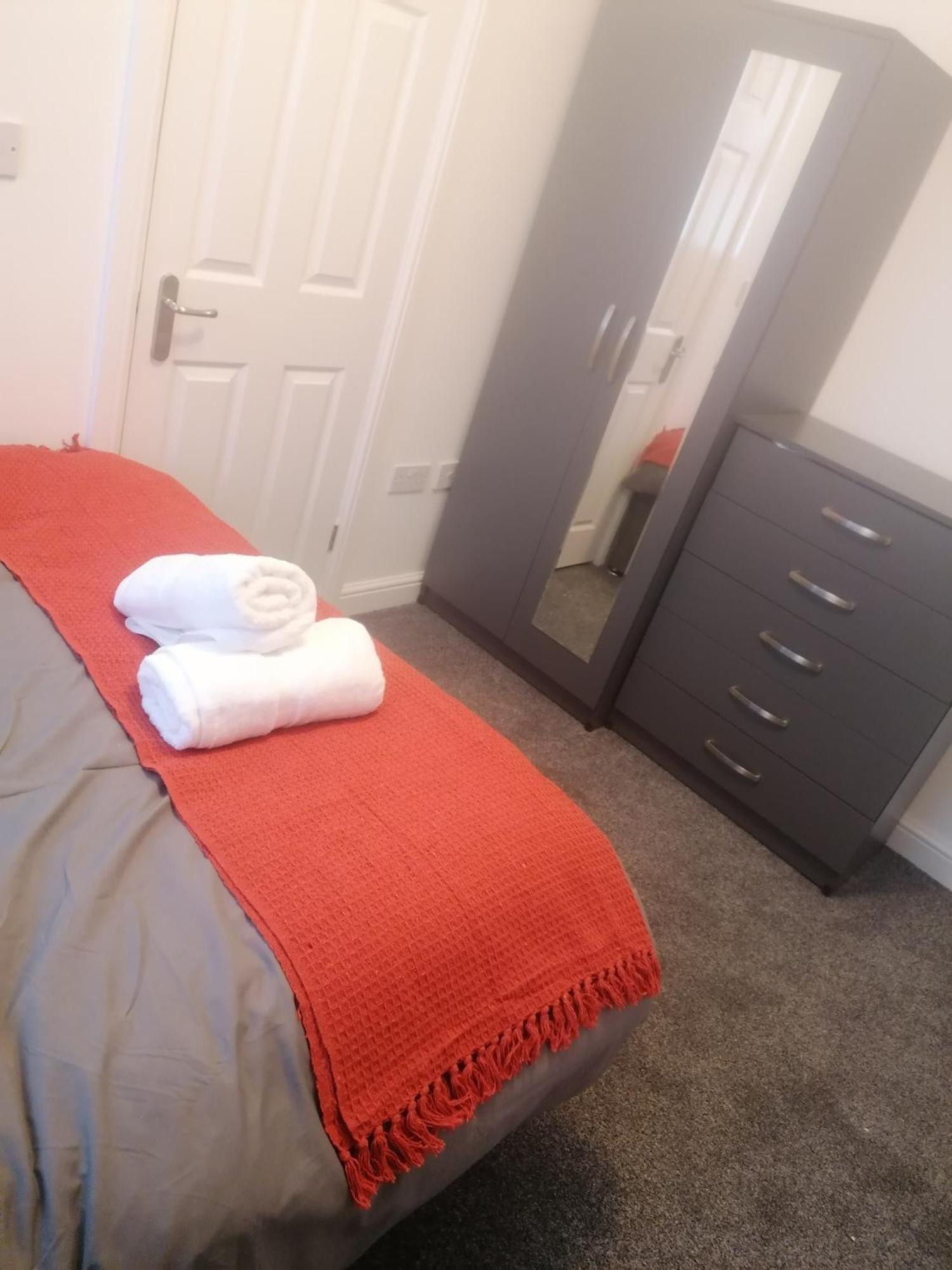 Rossy Home Of Relaxations Stoke-on-Trent Екстериор снимка