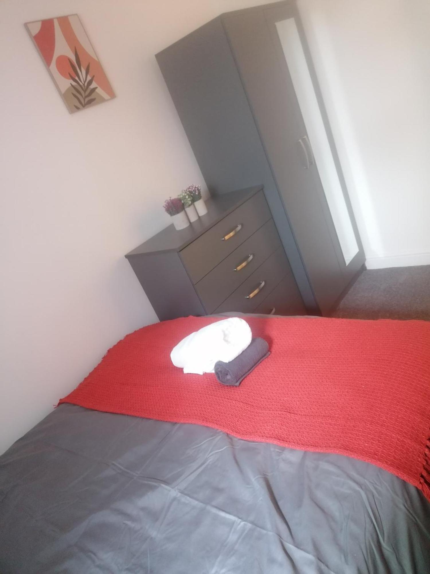 Rossy Home Of Relaxations Stoke-on-Trent Екстериор снимка