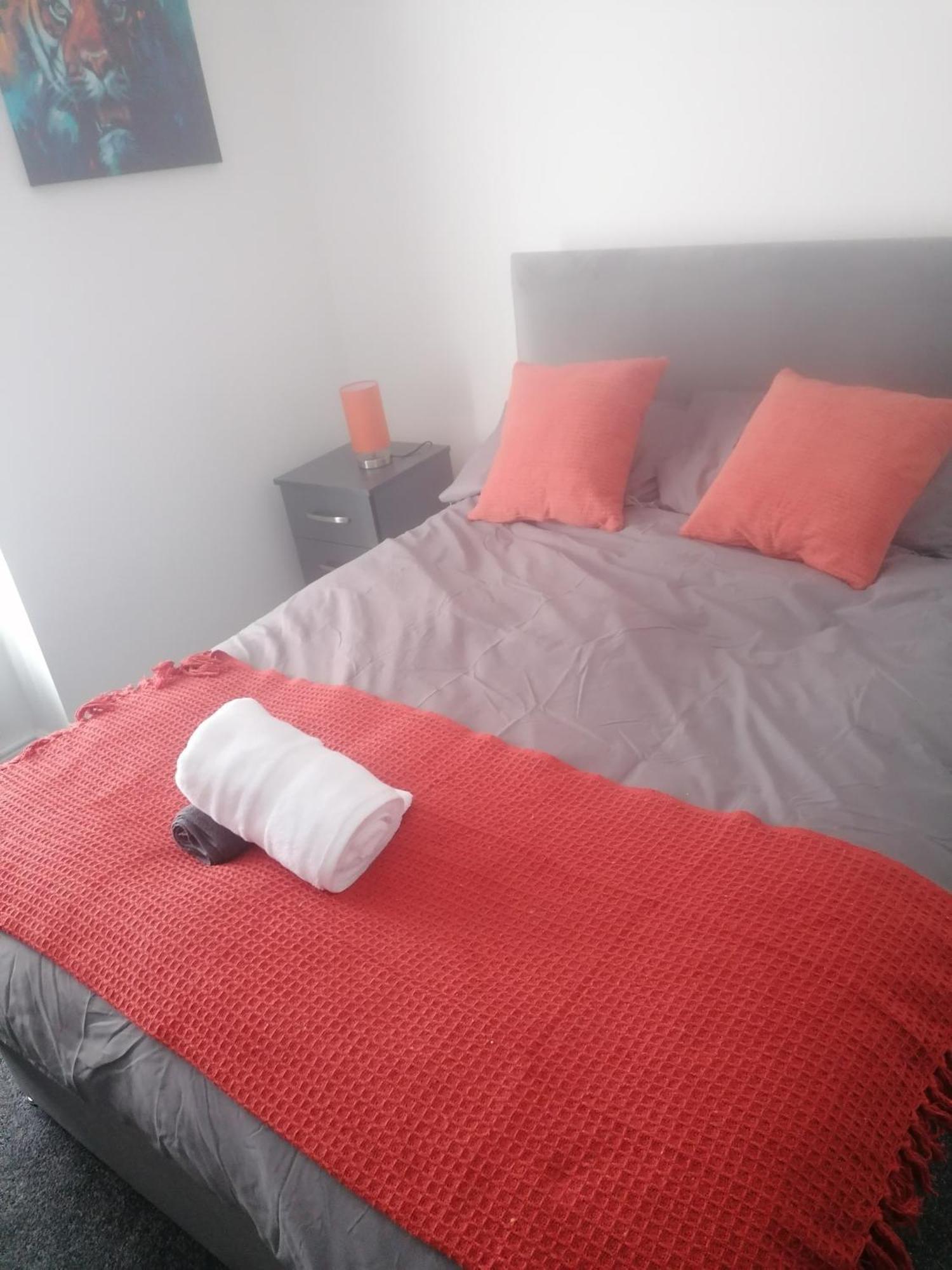 Rossy Home Of Relaxations Stoke-on-Trent Екстериор снимка