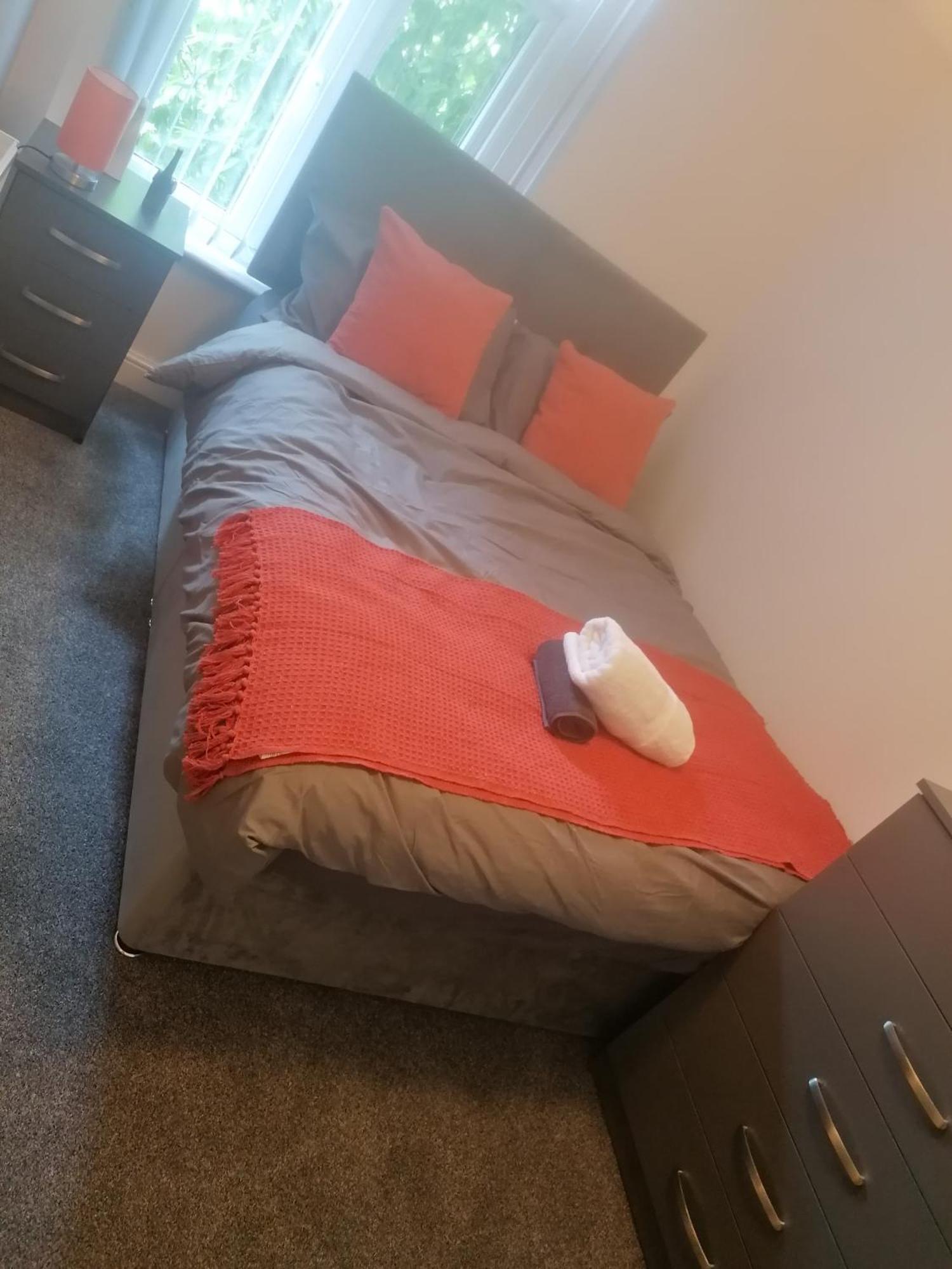 Rossy Home Of Relaxations Stoke-on-Trent Екстериор снимка