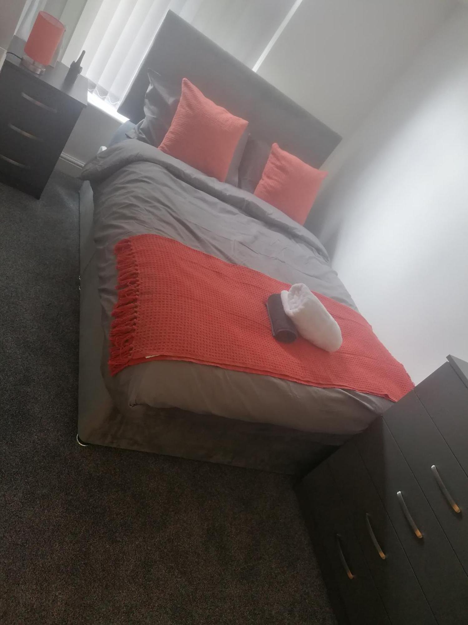 Rossy Home Of Relaxations Stoke-on-Trent Екстериор снимка