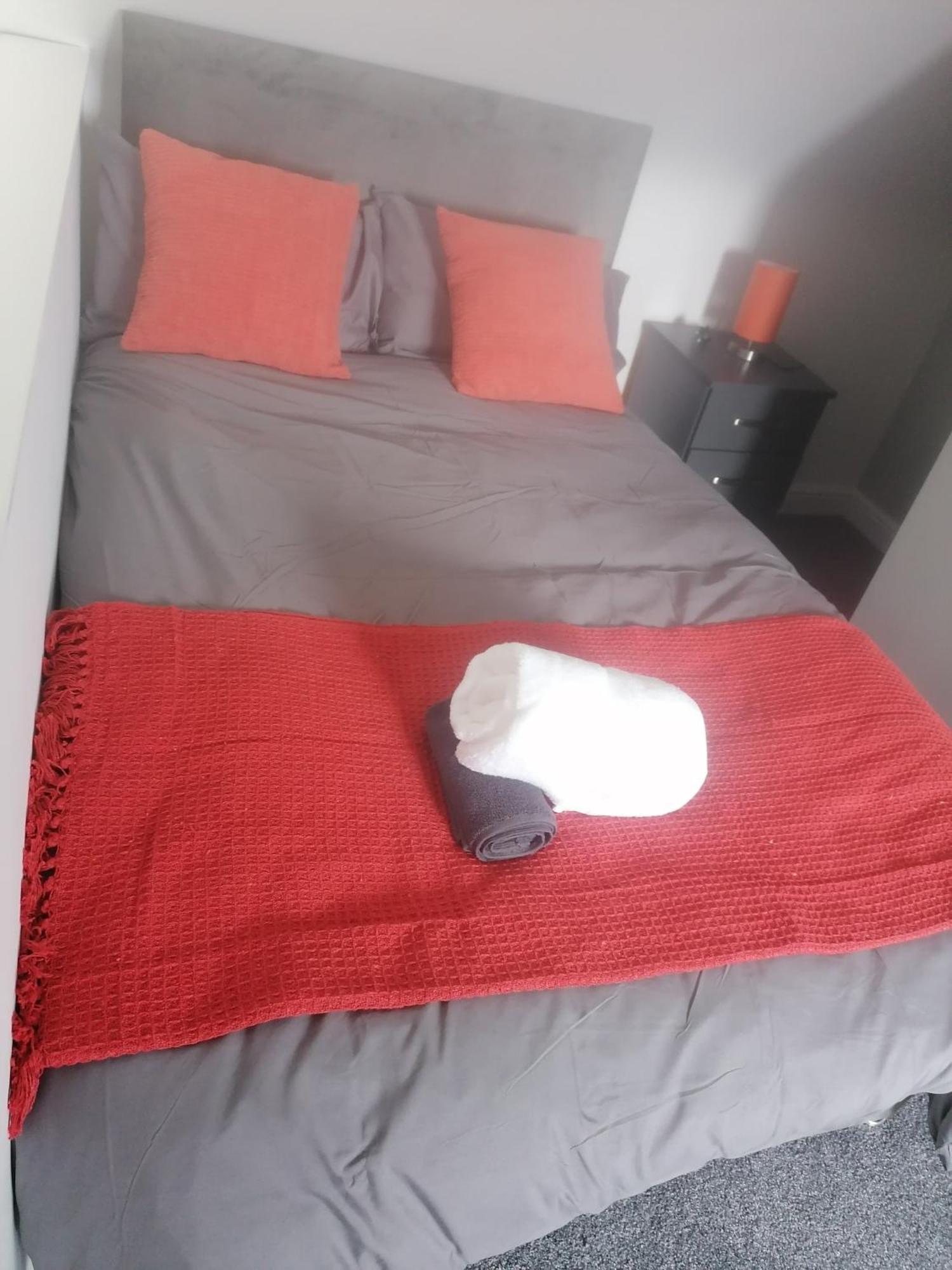 Rossy Home Of Relaxations Stoke-on-Trent Екстериор снимка