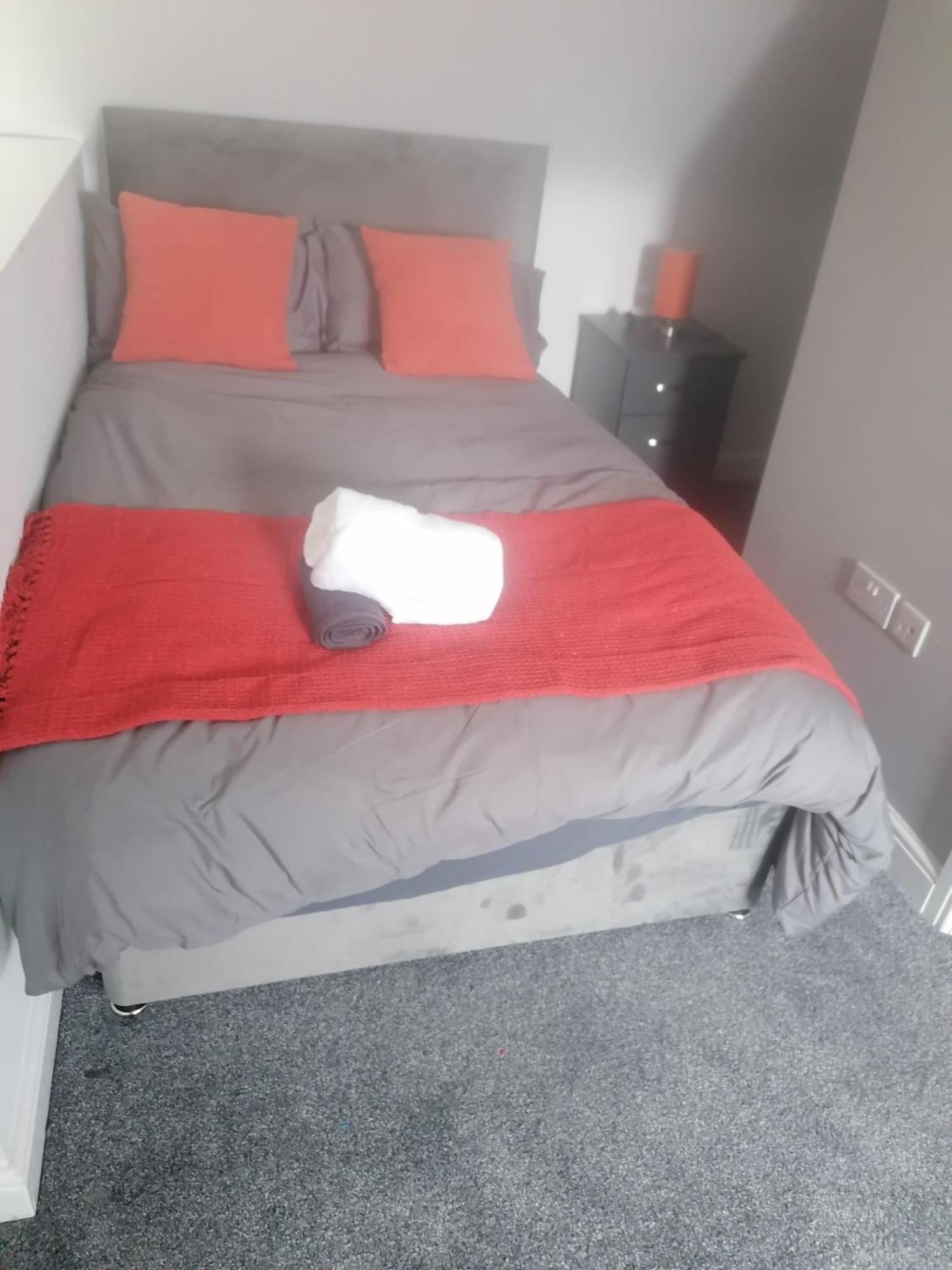 Rossy Home Of Relaxations Stoke-on-Trent Екстериор снимка